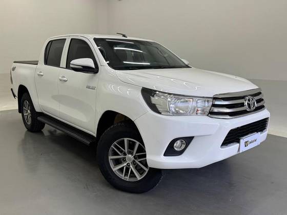 TOYOTA HILUX 2.8 SR 4X4 CD 16V DIESEL 4P AUTOMÁTICO TOYOTA HILUX 2.8 SR 4X4 CD 16V DIESEL 4P AUTOMÁTICO